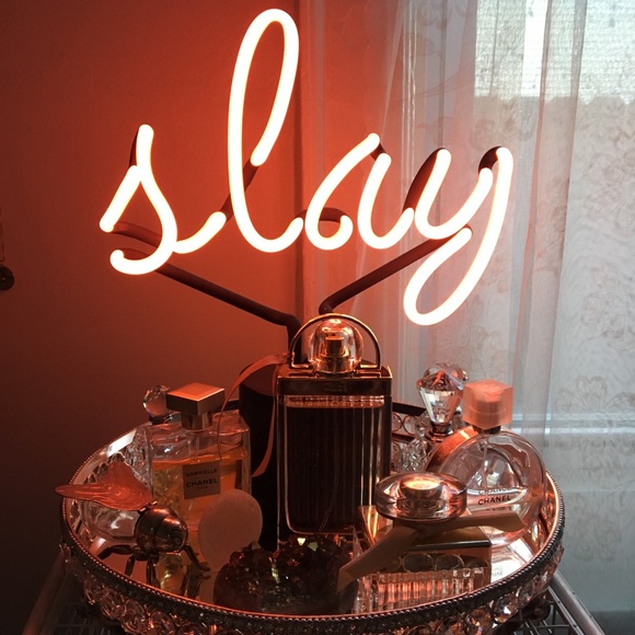 Meet your Posher, Kaitlin - Picture 3 of 4